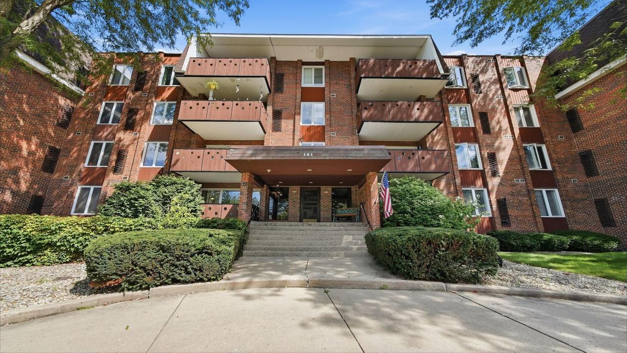 121 S Spruce Ave. #207, Wood Dale, IL 60191