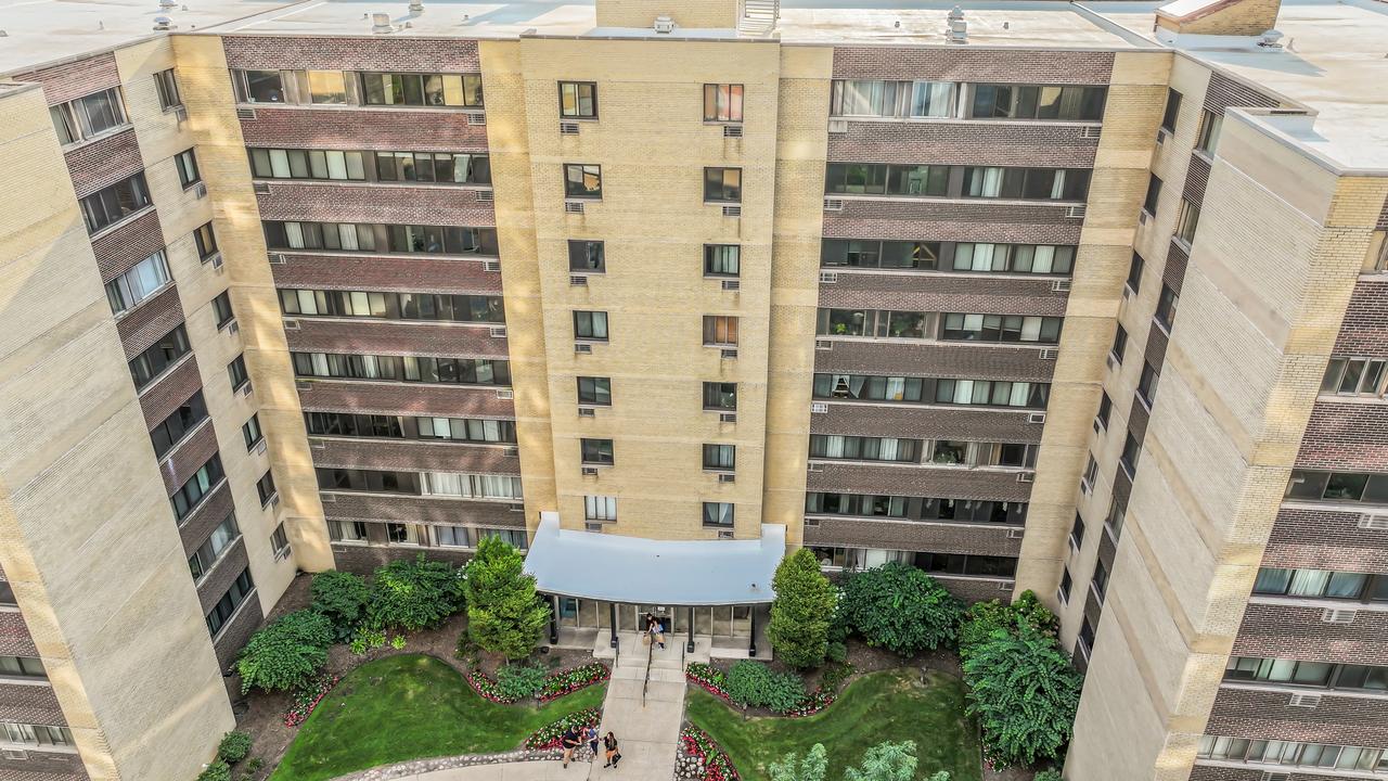 6300 N Sheridan Rd. #802, Chicago, IL 60660