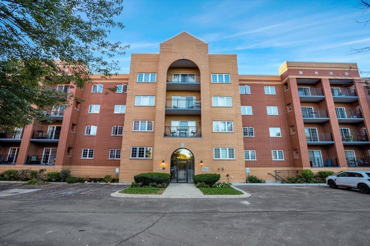 55 S Hale St. #207, Palatine, IL 60067