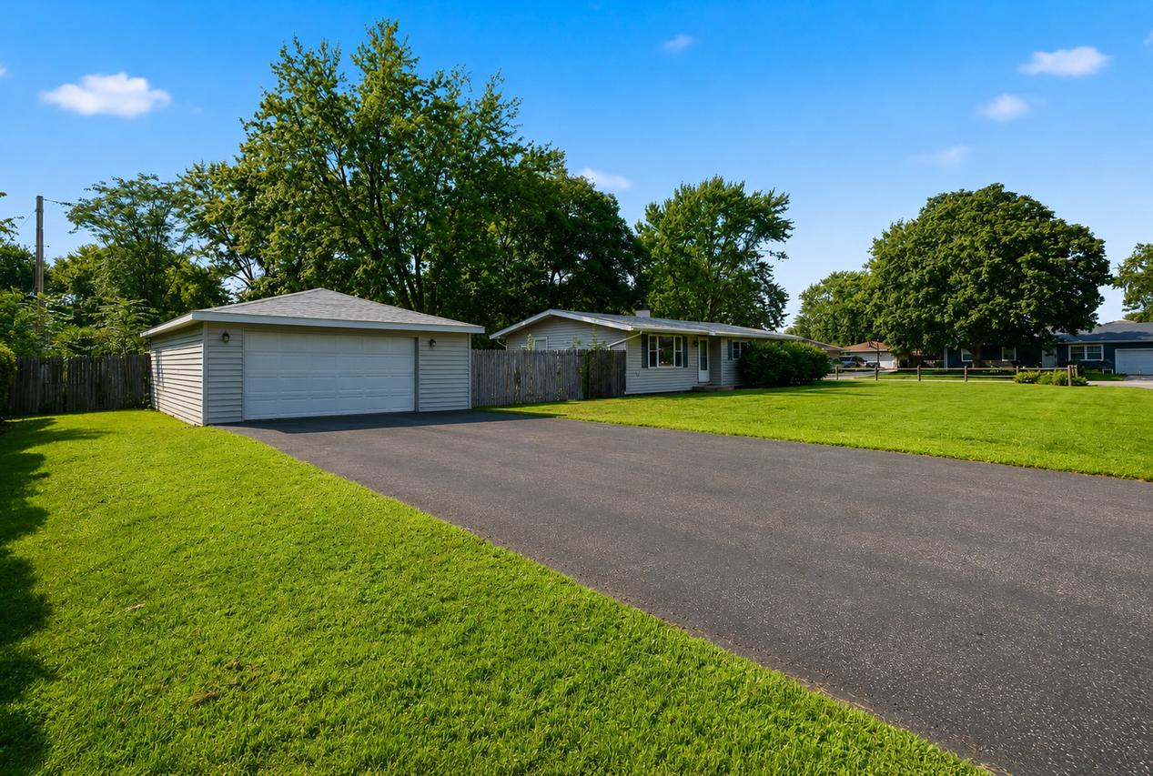 13916 S Meadowbrook Dr., Plainfield, IL 60544