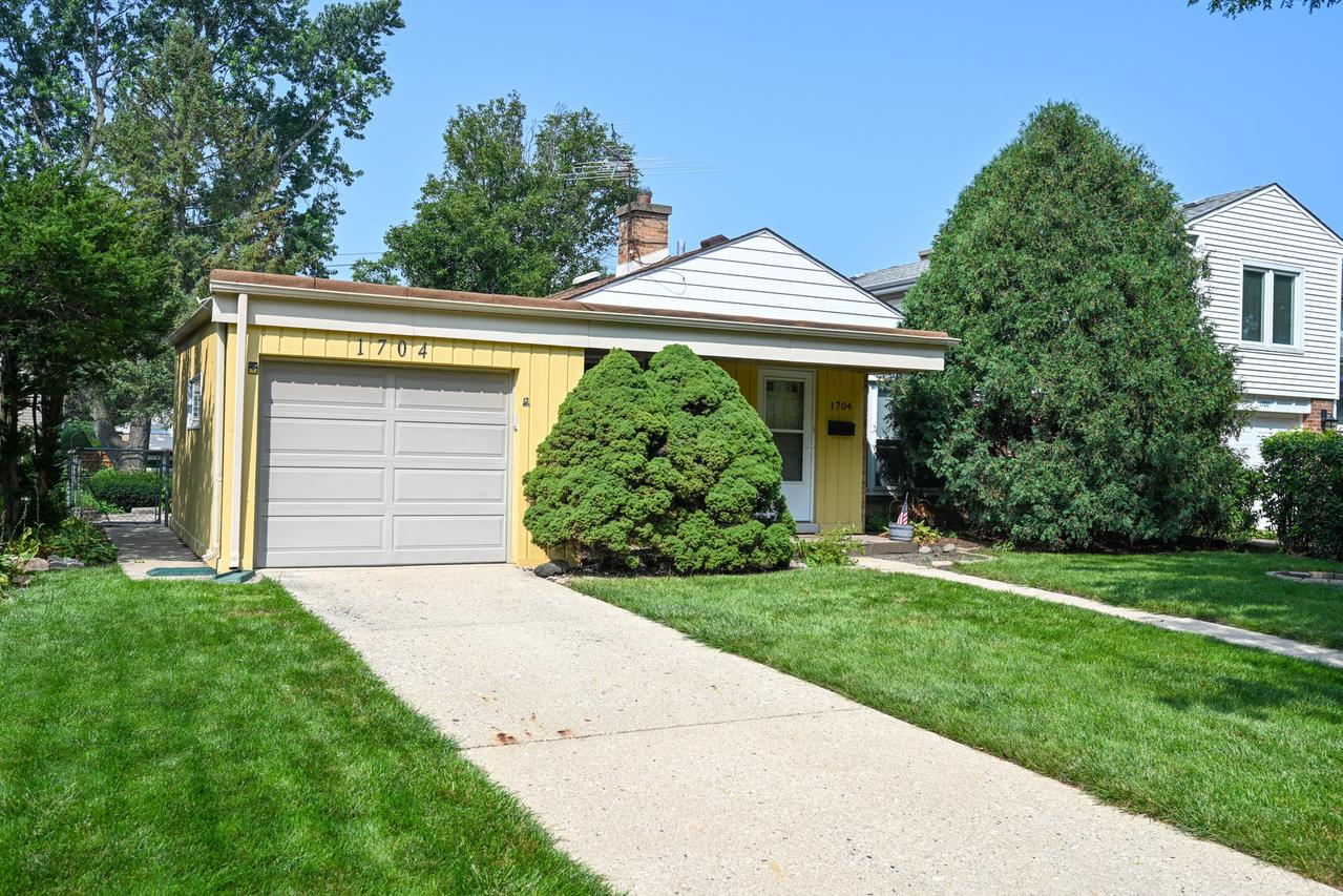 1704 S Washington Ave., Park Ridge, IL 60068
