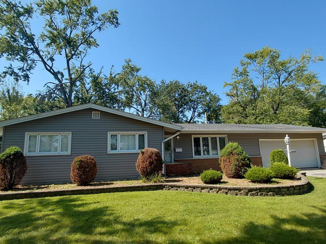 18828 Greenbay Ave., Lansing, IL 60438