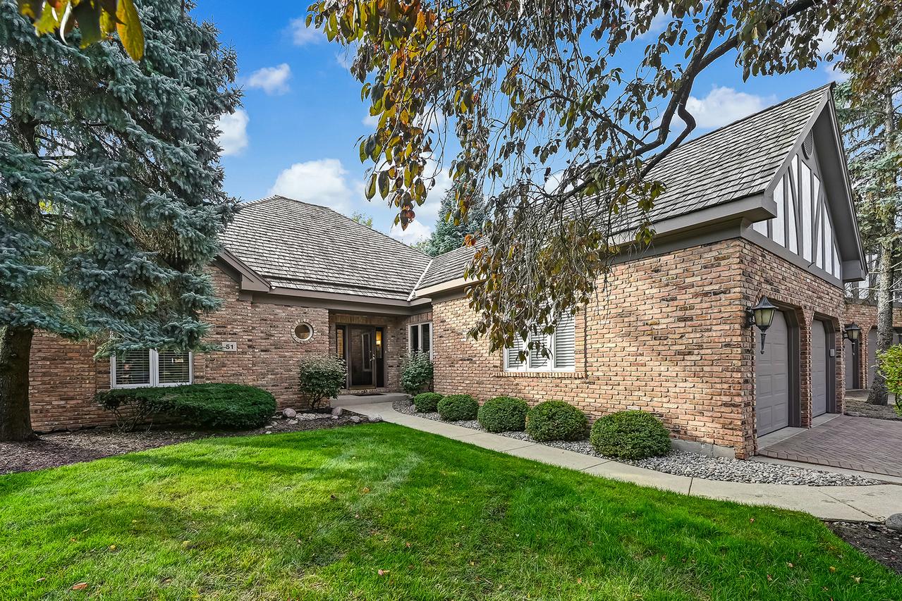 51 Chesterfield Ct., Burr Ridge, IL 60527
