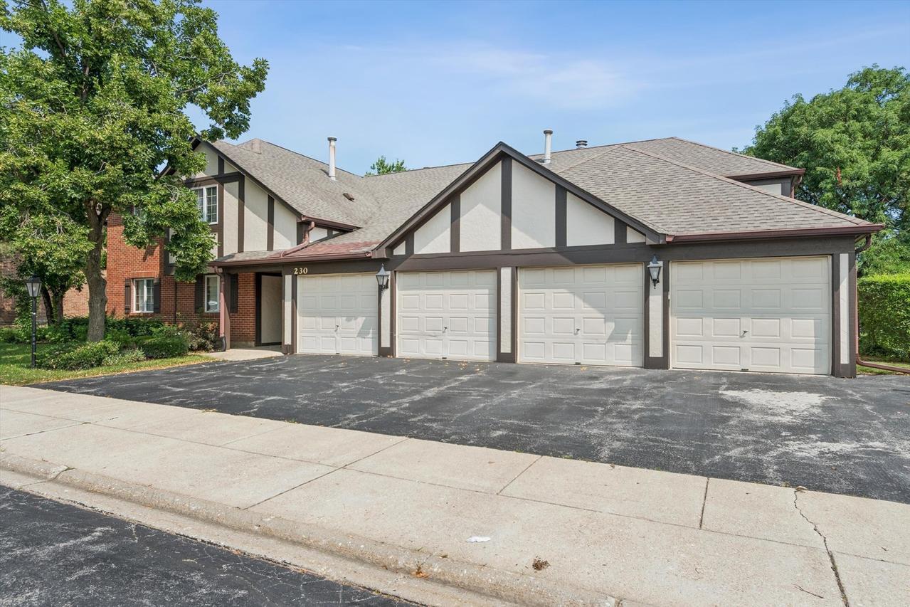 230 Windsor Ln. #D, Willowbrook, IL 60527