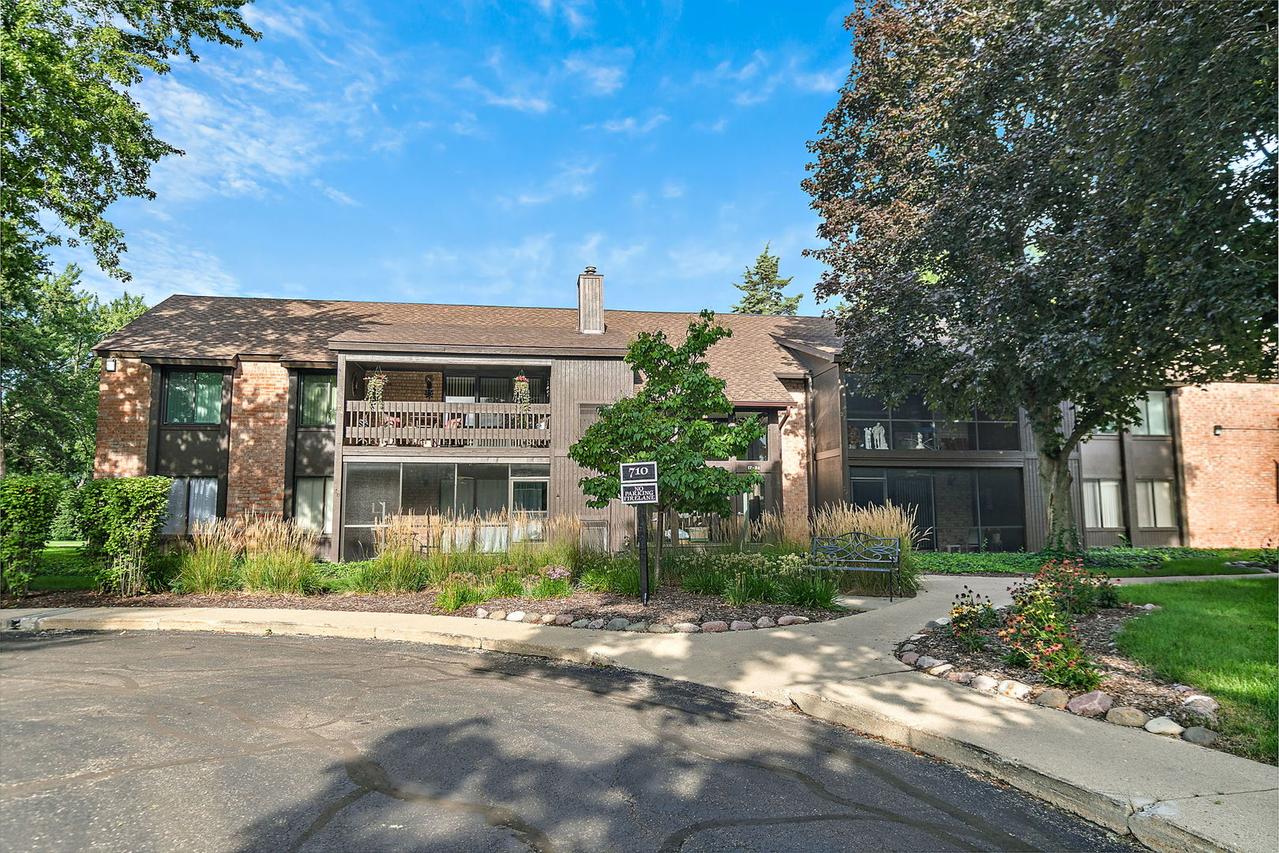 710 Saint Andrews Ln. #22, Crystal Lake, IL 60014
