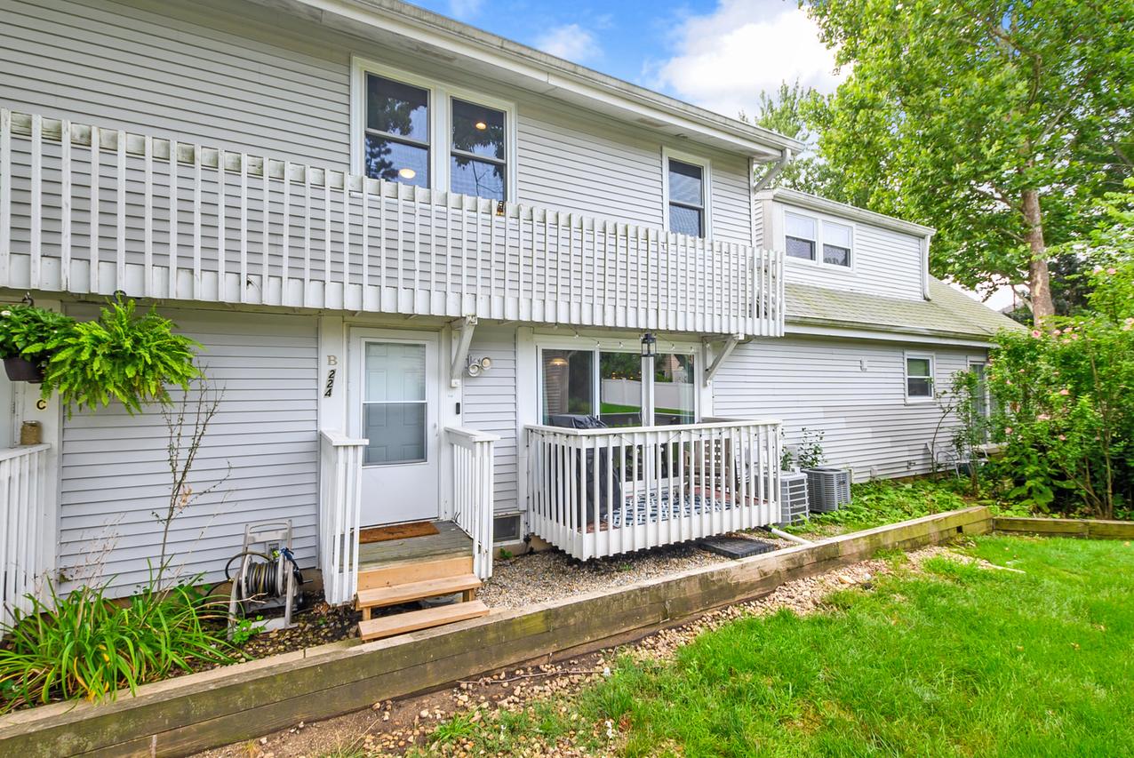 224 Foxhead Ct. #B, Bolingbrook, IL 60440
