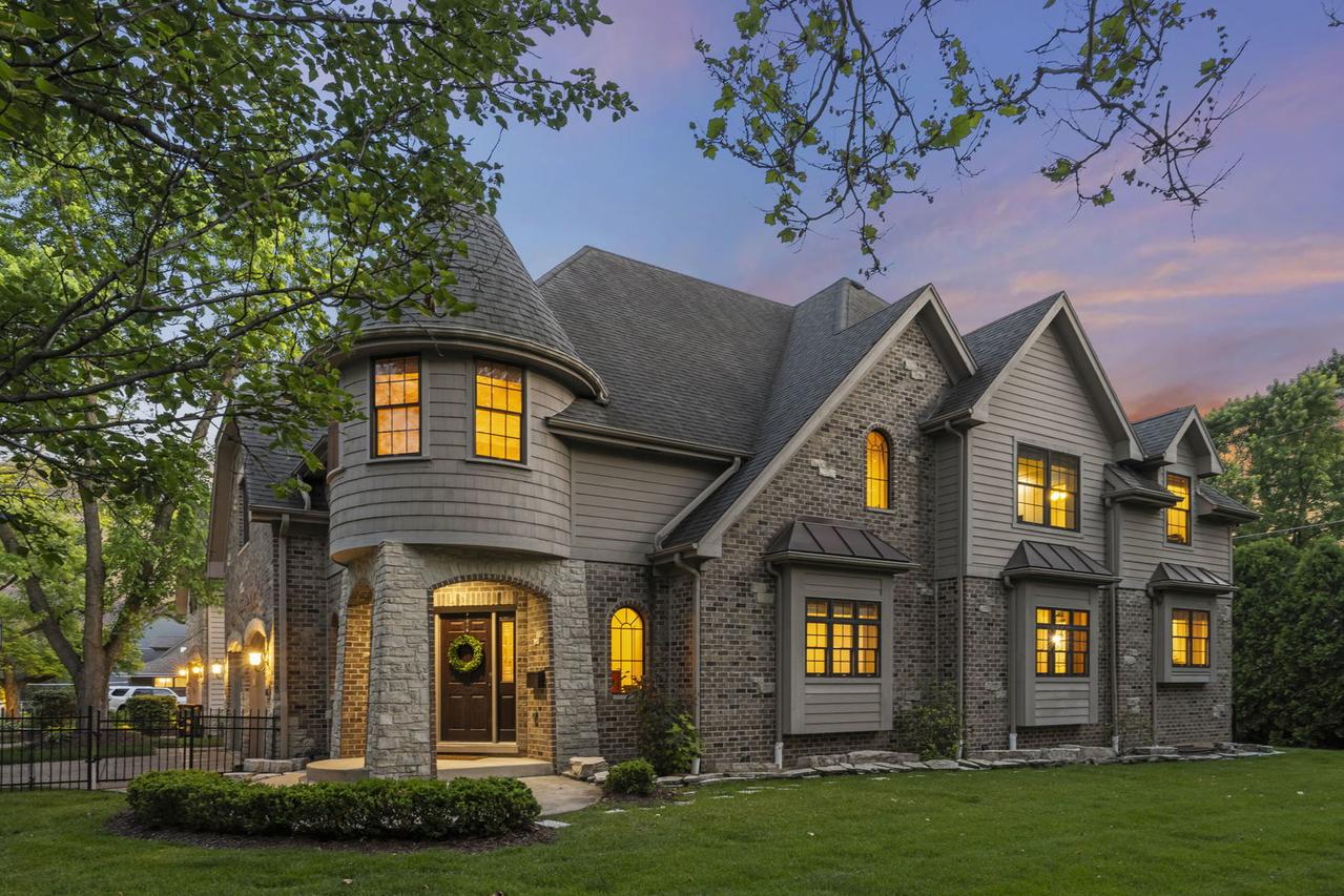 605 Thornwood Dr., Naperville, IL 60540