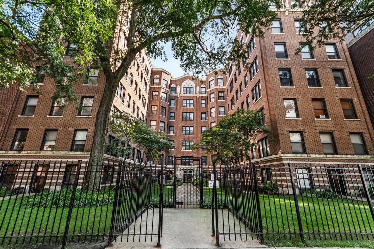725 W Sheridan Rd. #204, Chicago, IL 60613