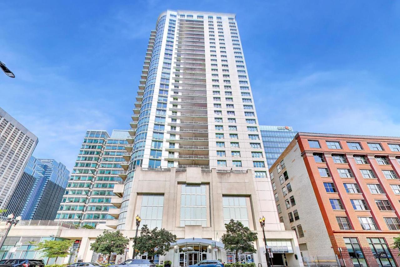 125 S Jefferson St. #1005, Chicago, IL 60661