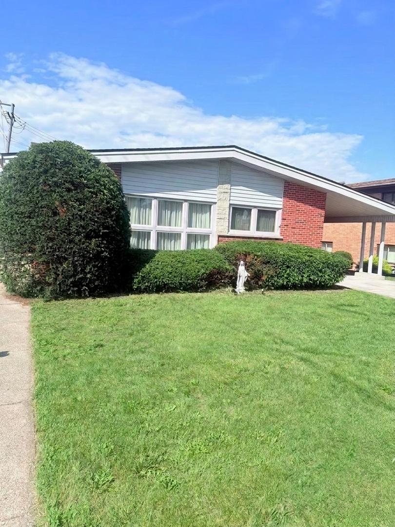 8560 W Clara Dr., Niles, IL 60714
