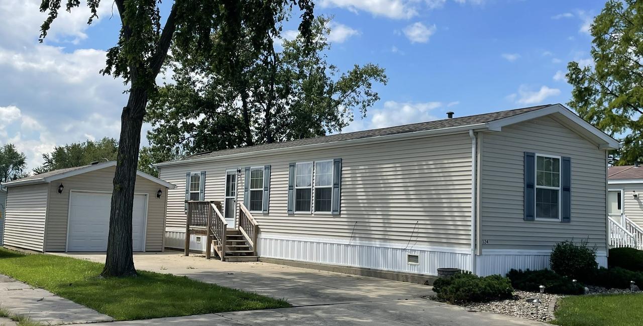 124 Flamingo Dr. #124flam, Beecher, IL 60401