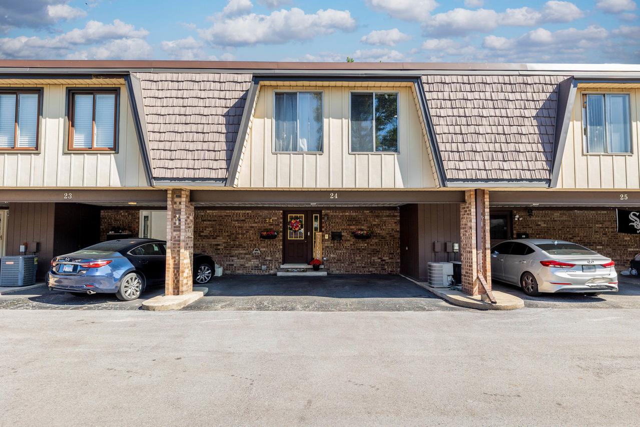 24 Cour Madeleine Ct., Palos Hills, IL 60465