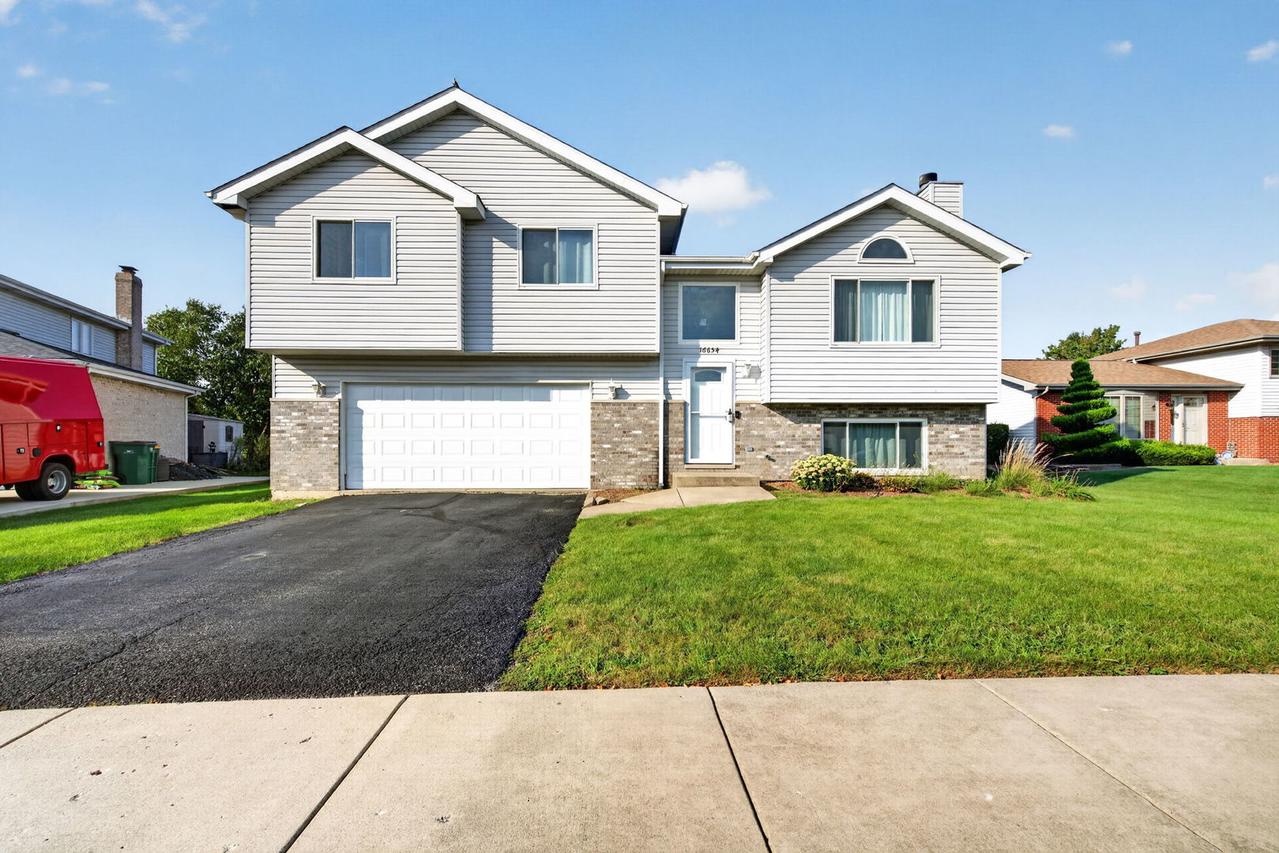 16654 W Sioux Dr., Lockport, IL 60441