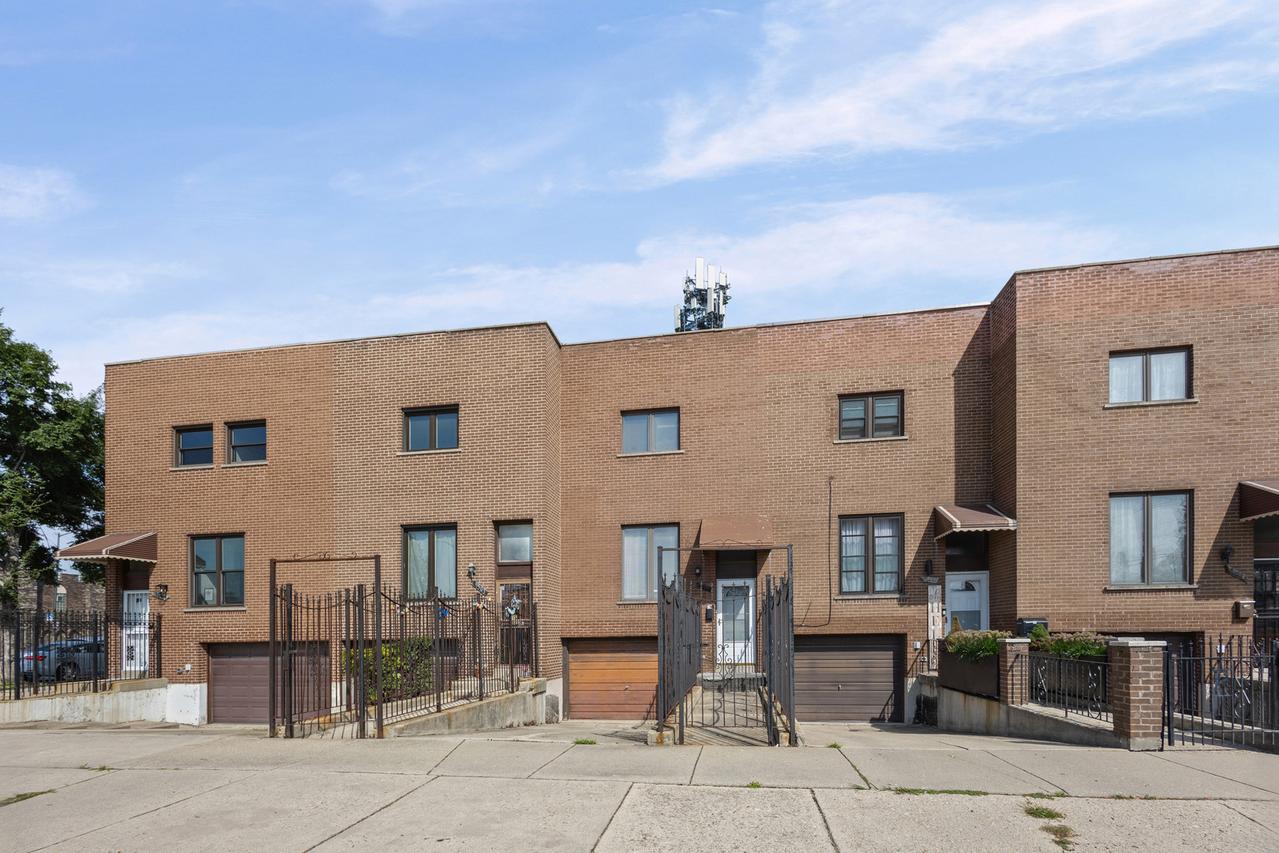 9505 S Racine Ave., Chicago, IL 60643