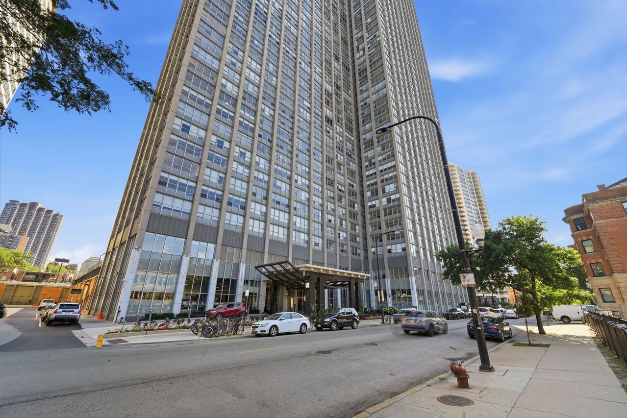 655 W Irving Park Rd. #3404, Chicago, IL 60613