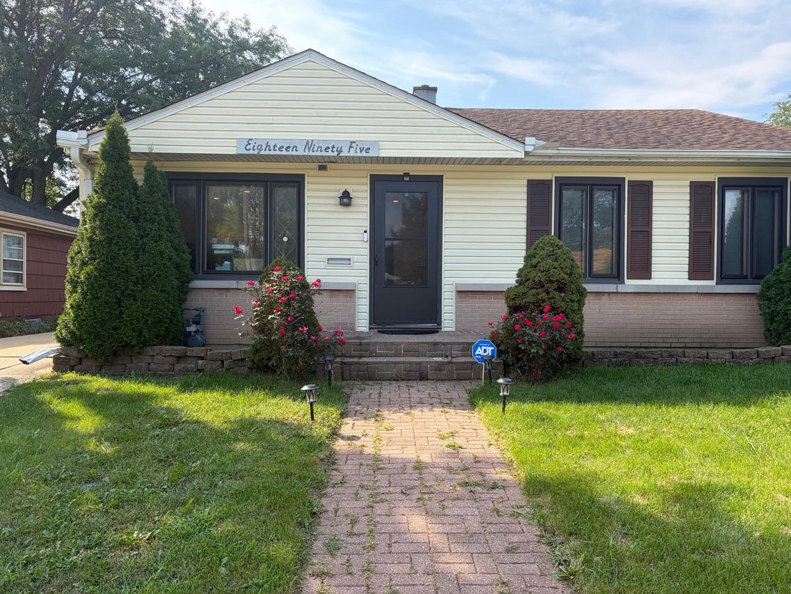 1895 Welwyn Ave., Des Plaines, IL 60018