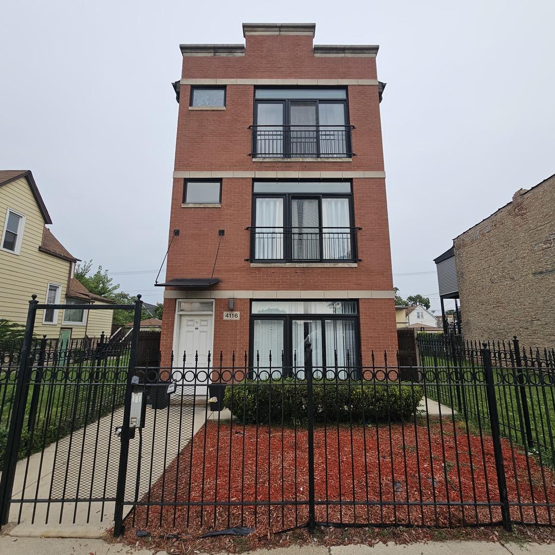 4116 W Congress Pkwy. #2, Chicago, IL 60624