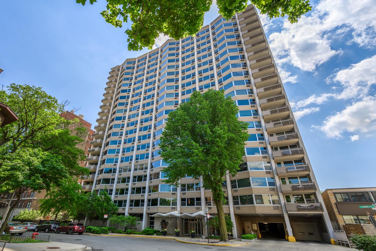 555 W Cornelia Ave. #403, Chicago, IL 60657