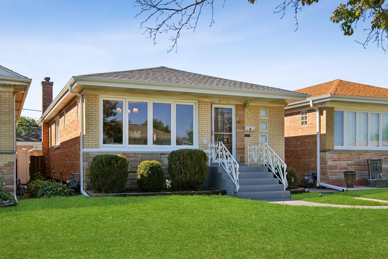 6905 W Leland Ave., Harwood Heights, IL 60706