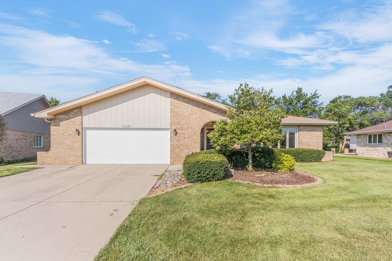 11687 Valley Brook Dr., Orland Park, IL 60467