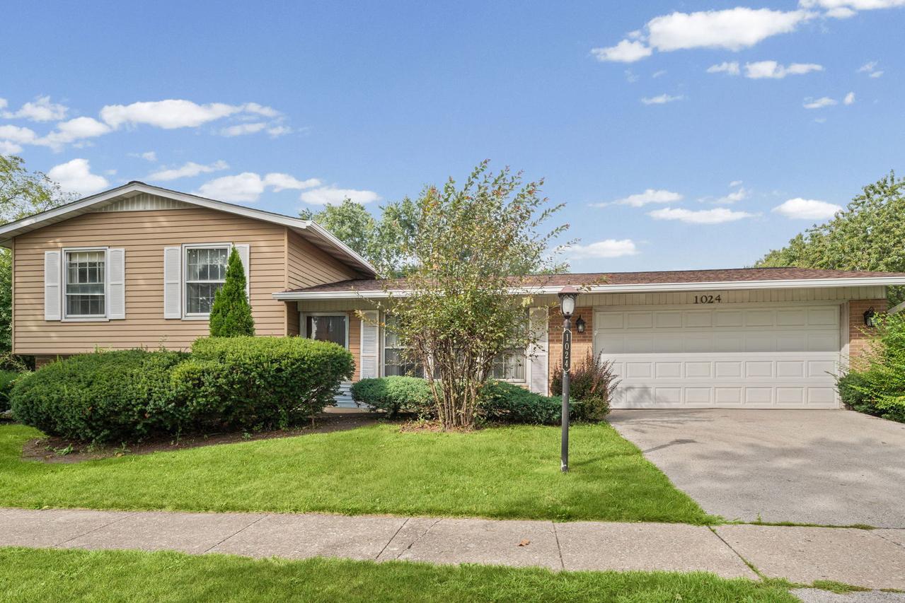 1024 Yorkshire Dr., Hanover Park, IL 60133