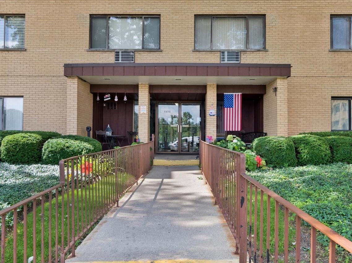 6670 S Brainard Ave. #409, Countryside, IL 60525