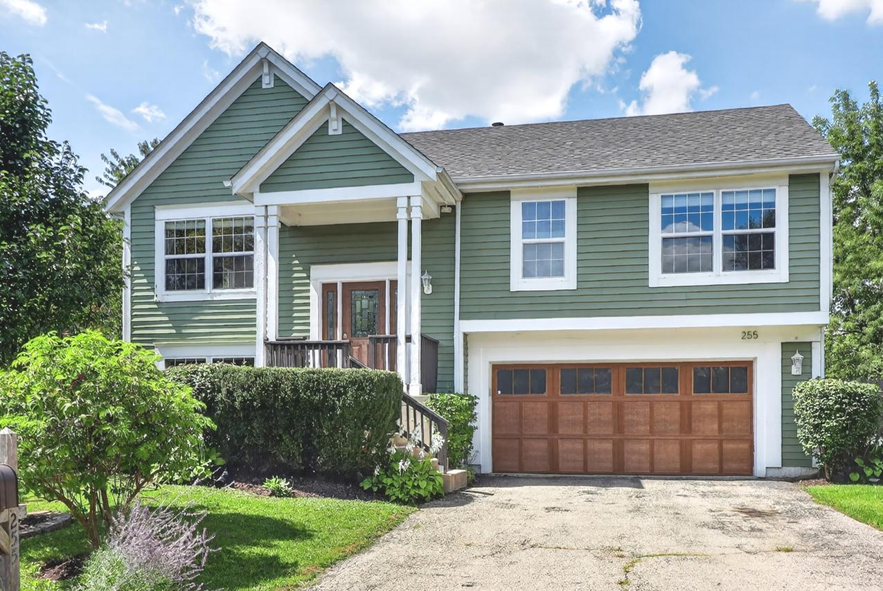 255 Penny Ln., Grayslake, IL 60030
