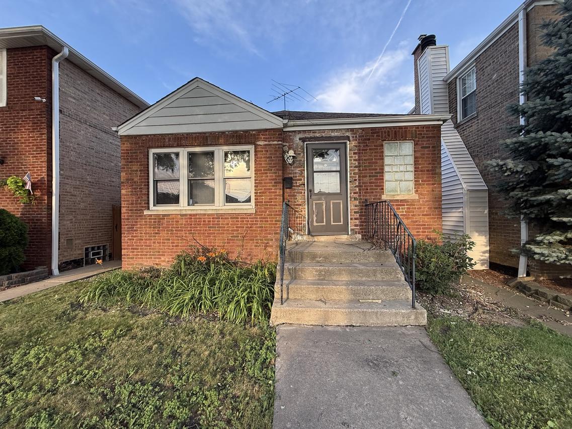 5643 S Newcastle Ave., Chicago, IL 60638