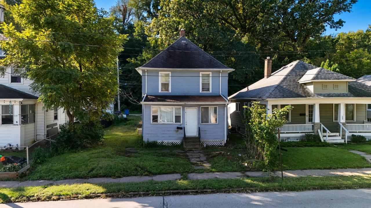 310 17th Ave., East Moline, IL 61244