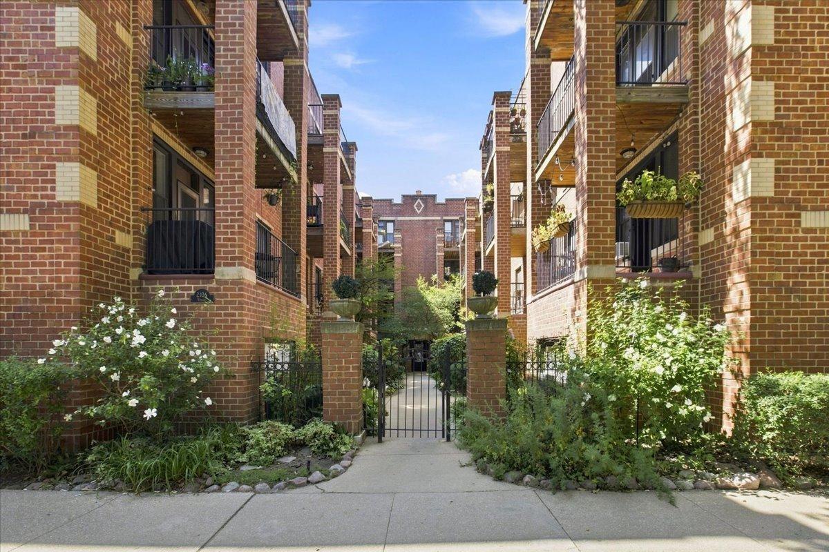 2116 N Seminary Ave. #26, Chicago, IL 60614