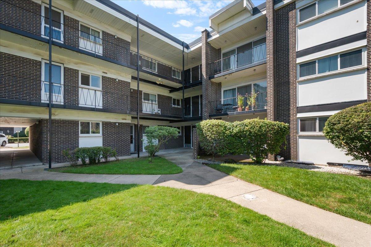 10101 Cherry Pkwy. #M8, Skokie, IL 60076