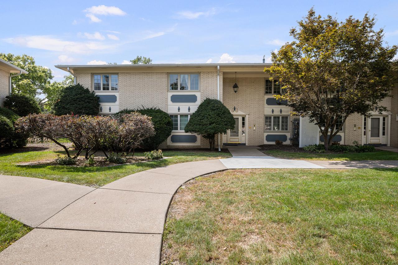 930 17th St. #17, Moline, IL 61265