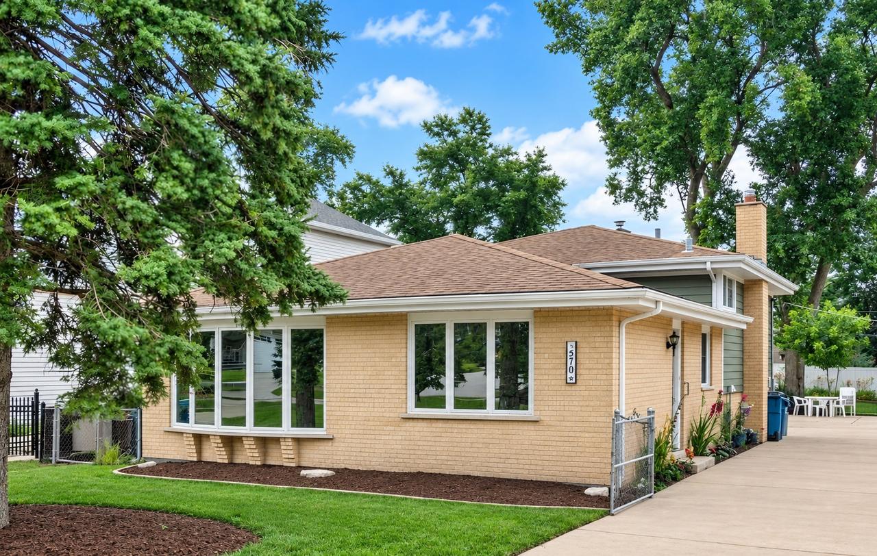 570 W Crockett Ave., Elmhurst, IL 60126