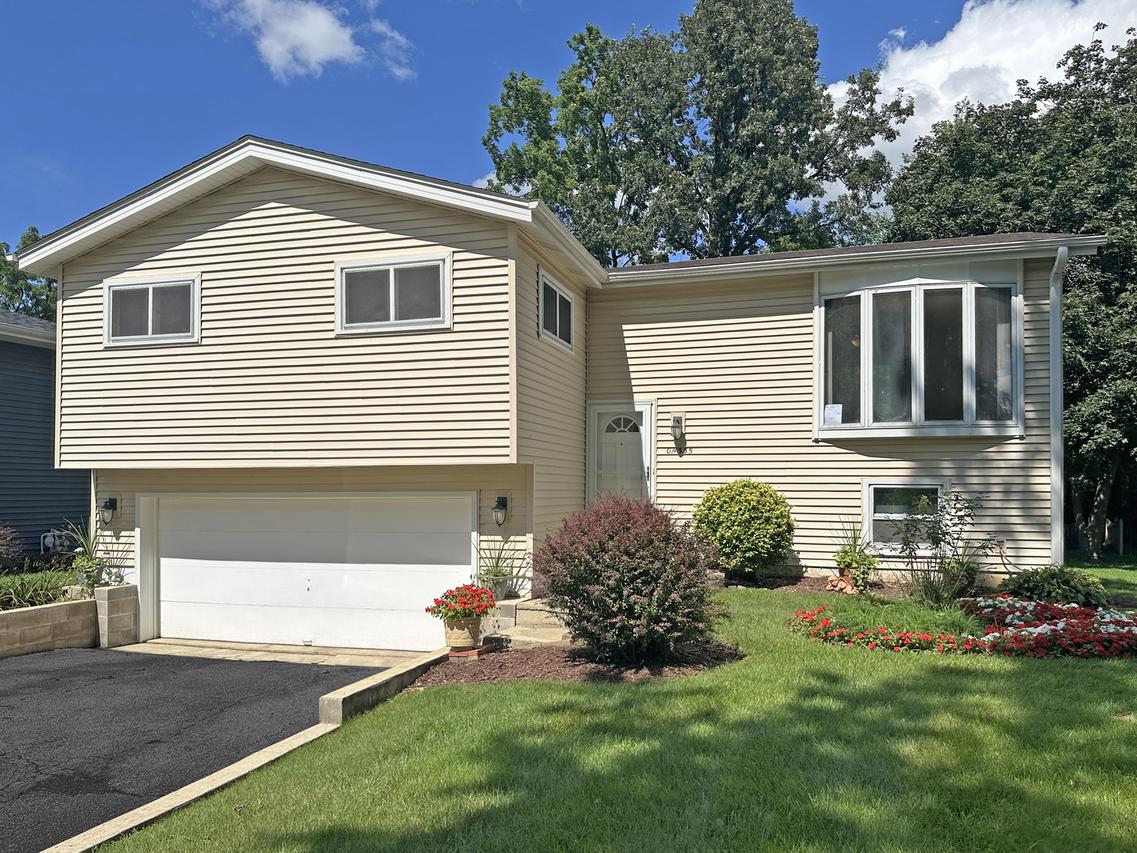N335 Cottonwood Dr., Wheaton, IL 60187