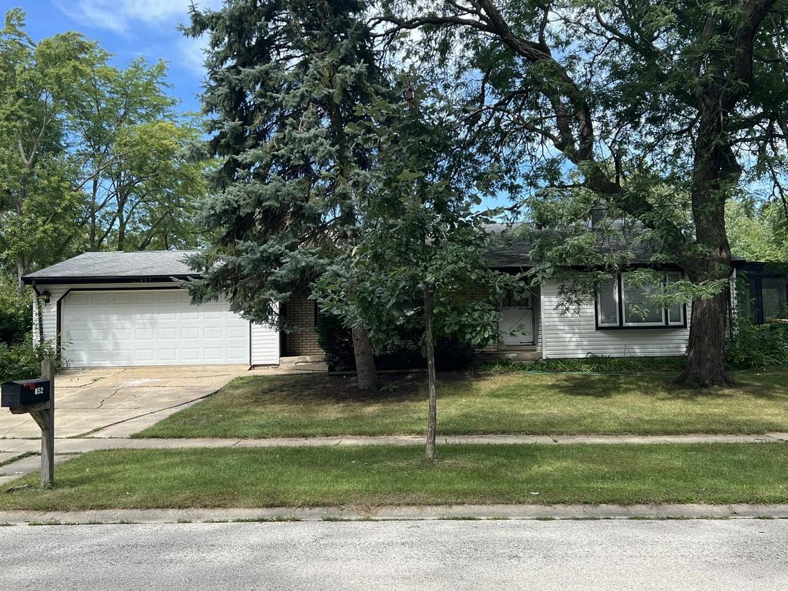 852 Beechwood Rd., Buffalo Grove, IL 60089