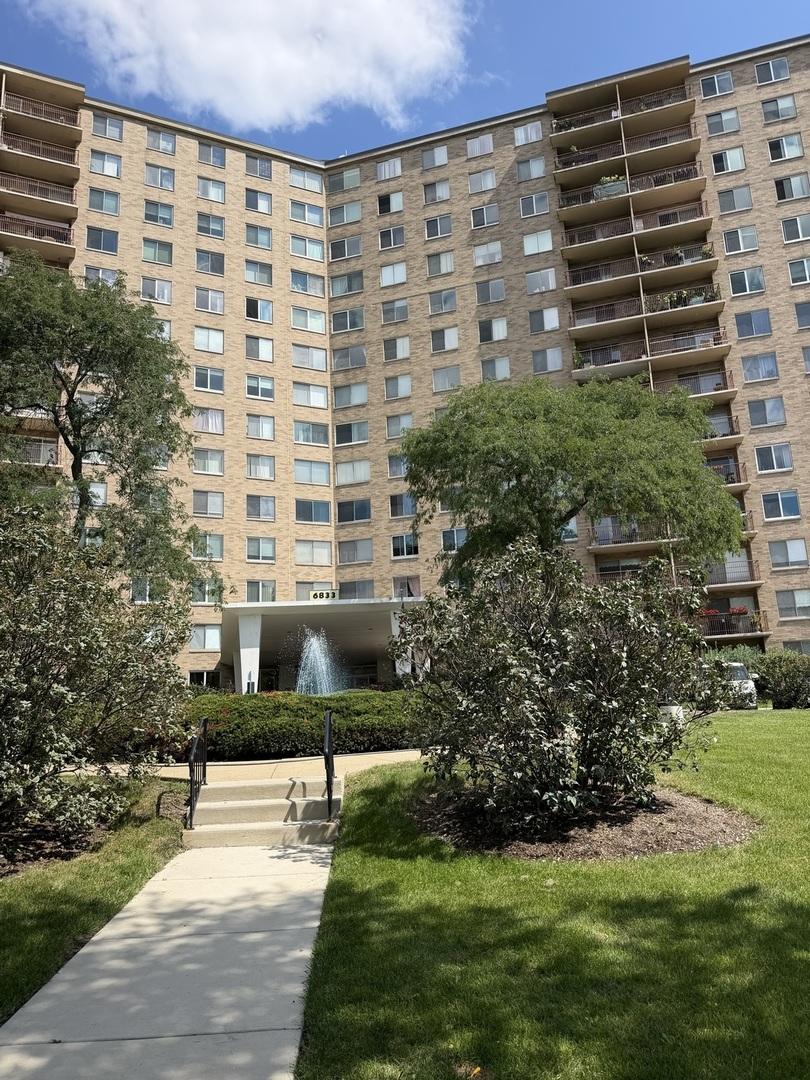 6833 N Kedzie Ave. #801, Chicago, IL 60645