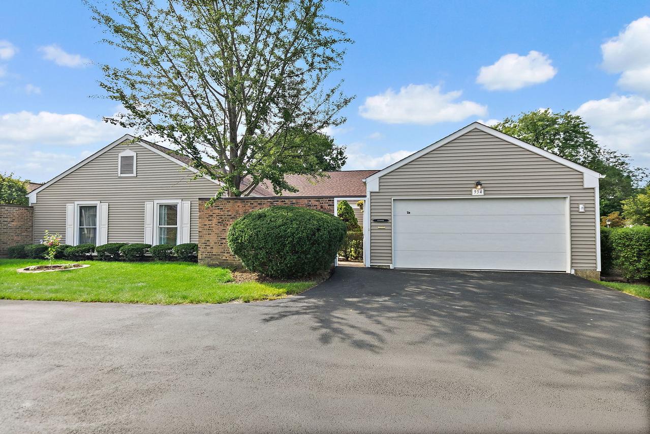 954 Dartmouth Dr., Wheaton, IL 60189