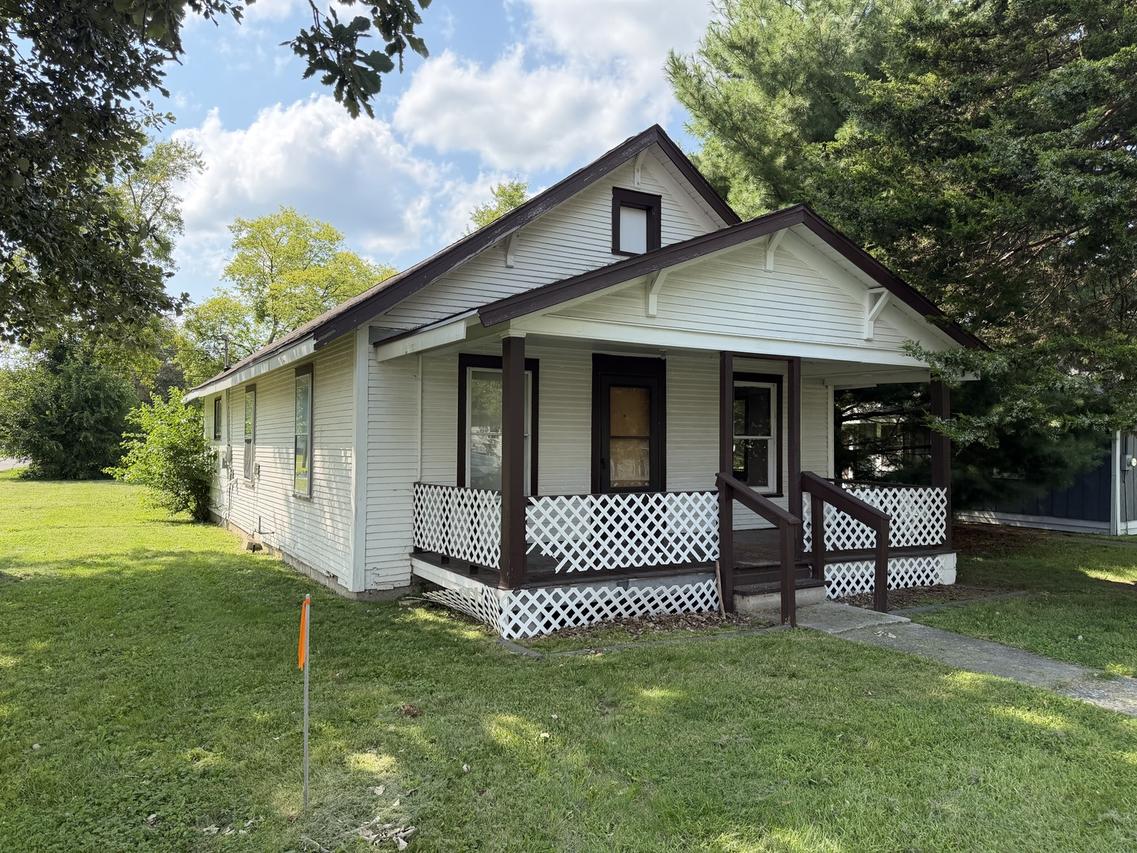 205 N Market St., Watseka, IL 60970