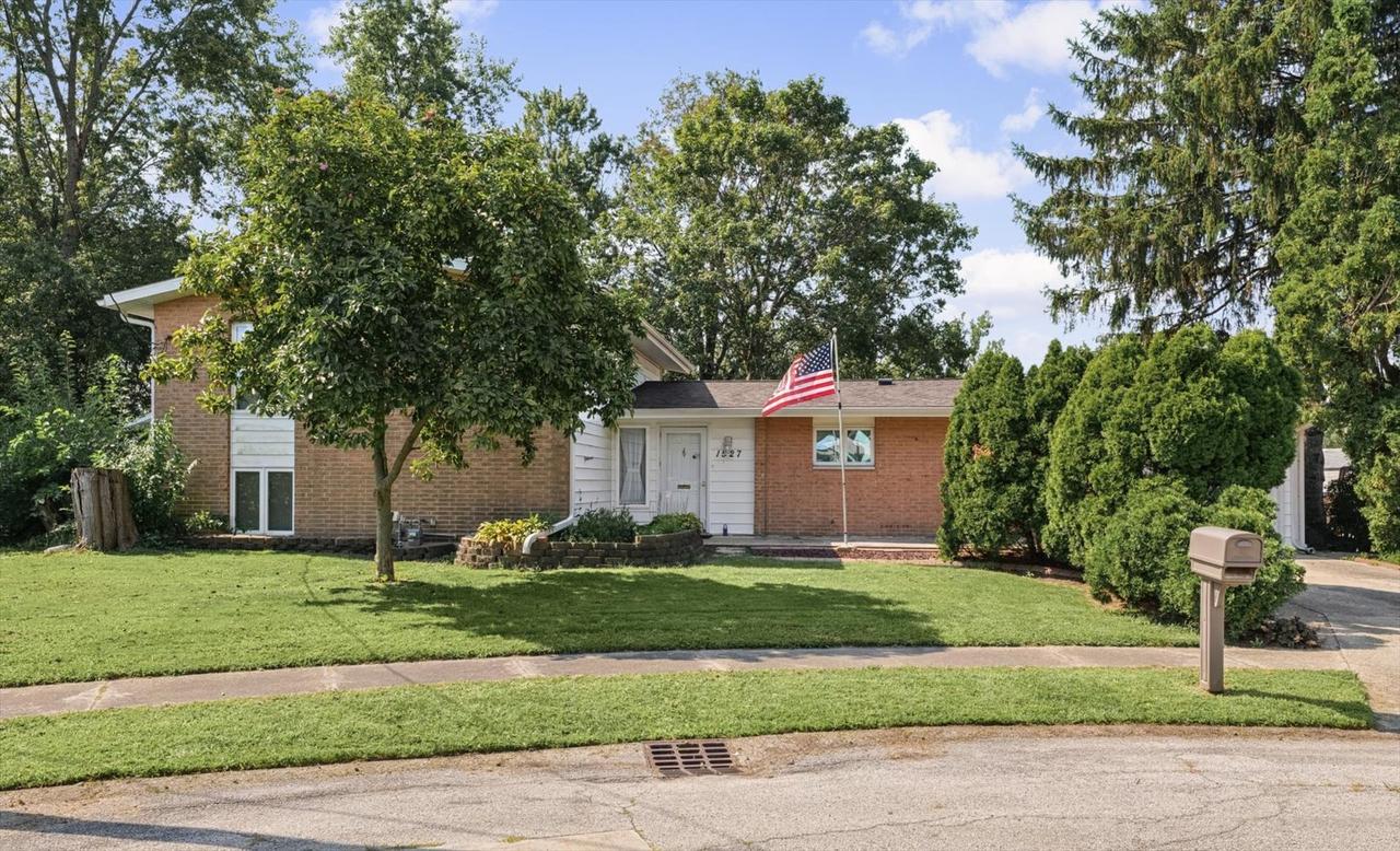 1527 S Pointe Dr., Rantoul, IL 61866
