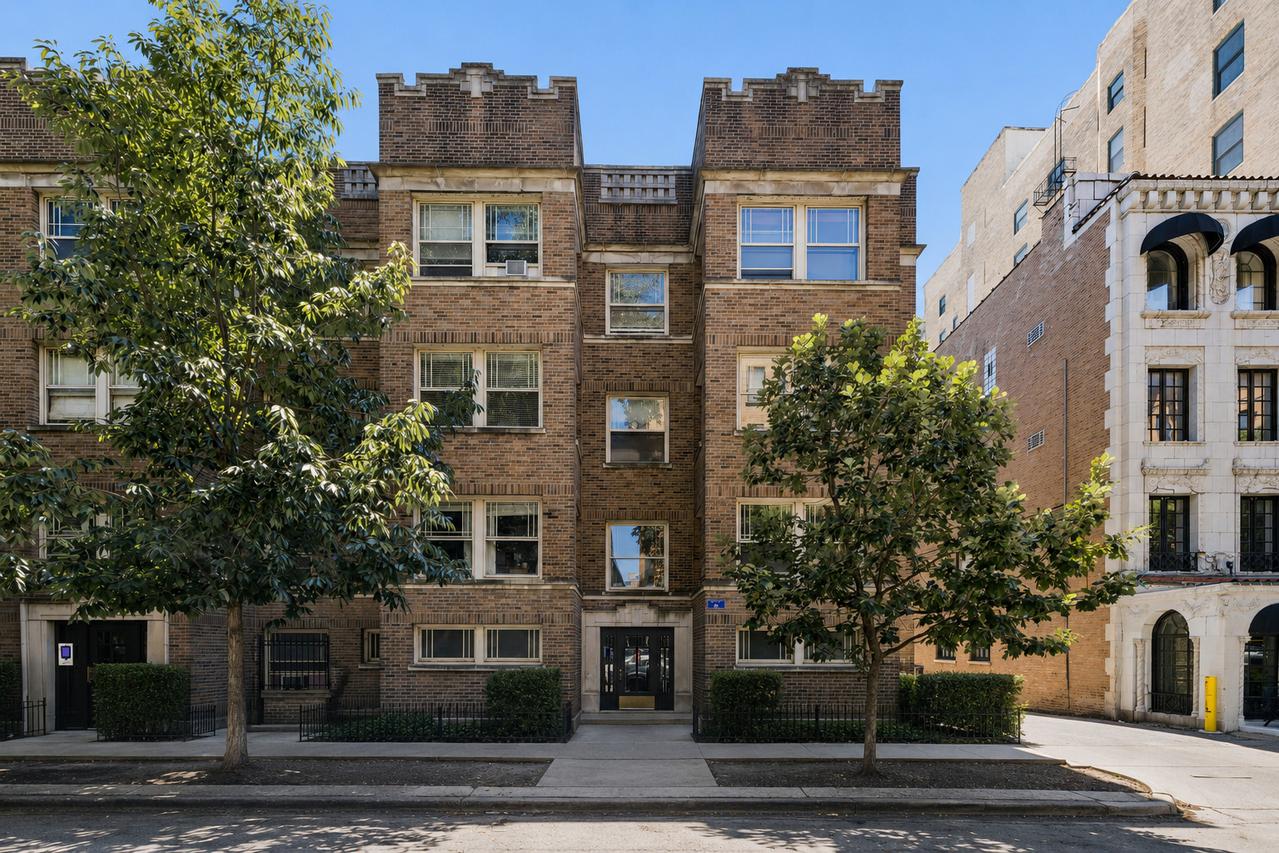 549 W Surf St. #2, Chicago, IL 60657