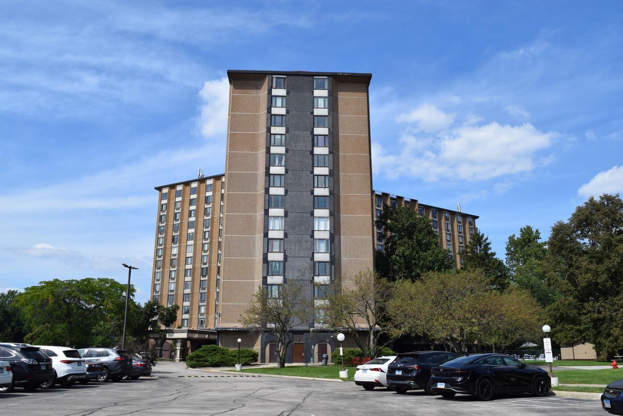 1 Renaissance Pl. #801, Palatine, IL 60067