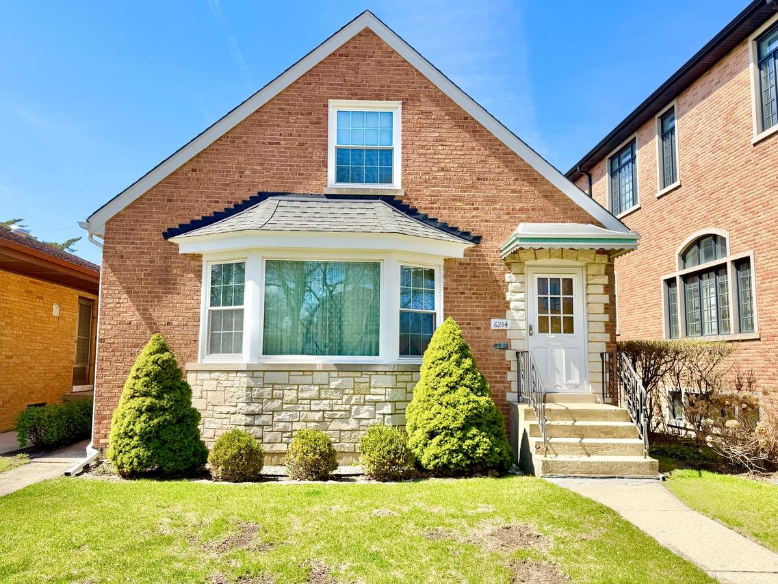 6214 N Karlov Ave., Chicago, IL 60646