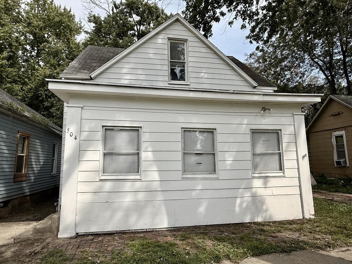 504 S East St., Clinton, IL 61727