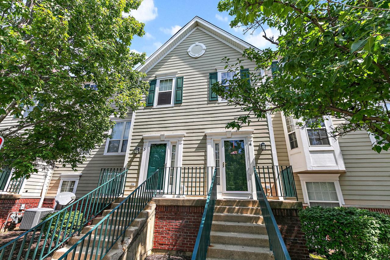 1095 Village Center Pkwy. #5, Aurora, IL 60506