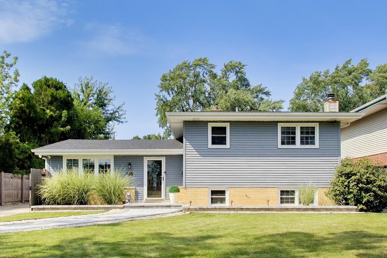 296 Springfield Ter., Des Plaines, IL 60018