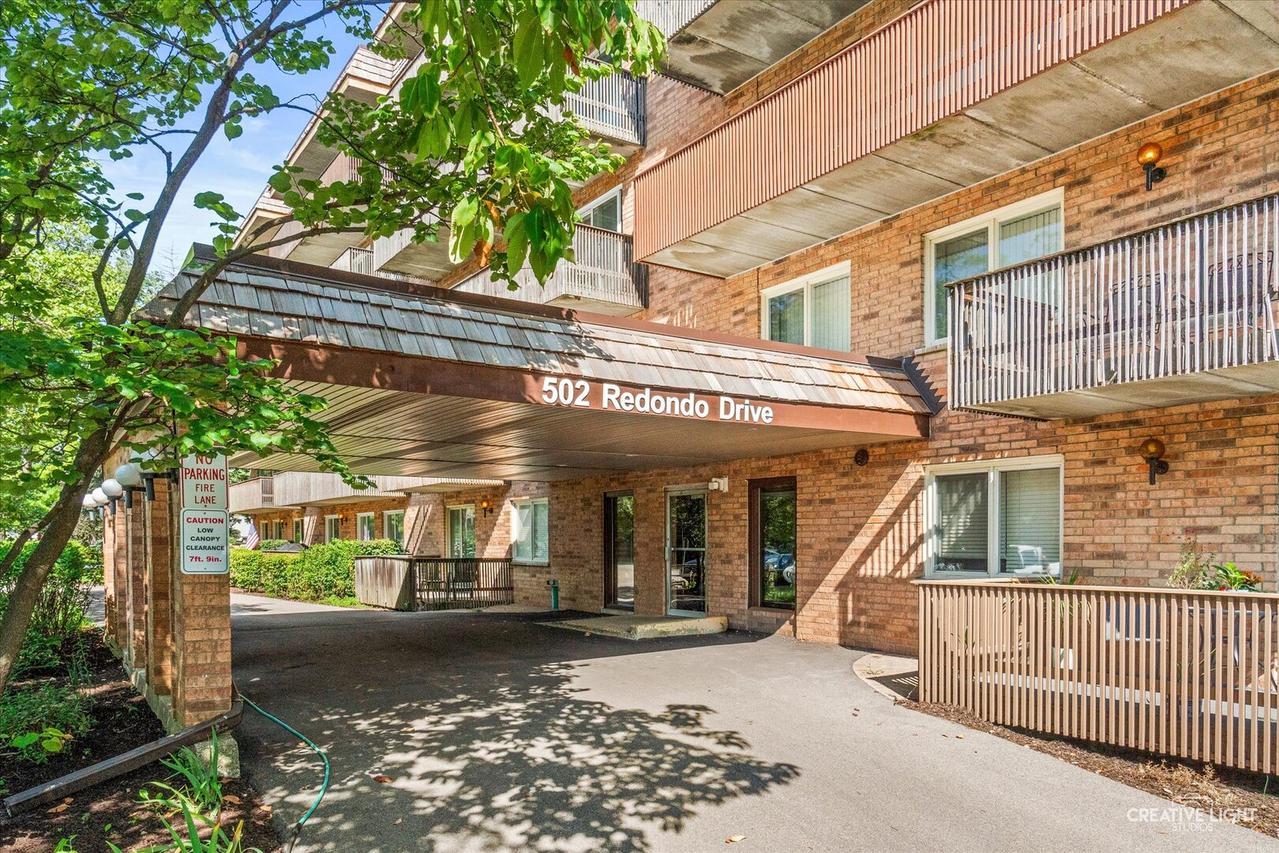 502 Redondo Dr. #208, Downers Grove, IL 60516