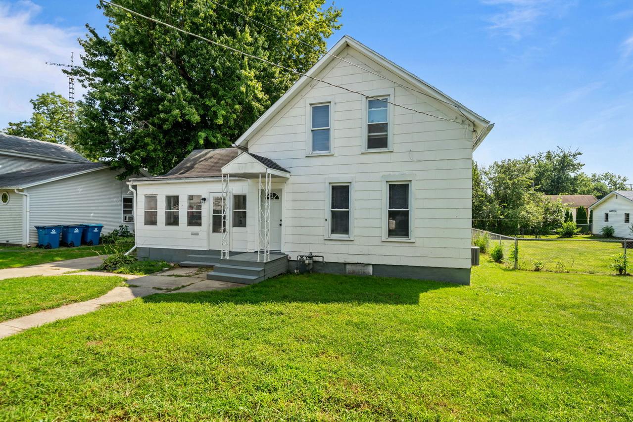 141 W Division St., Amboy, IL 61310