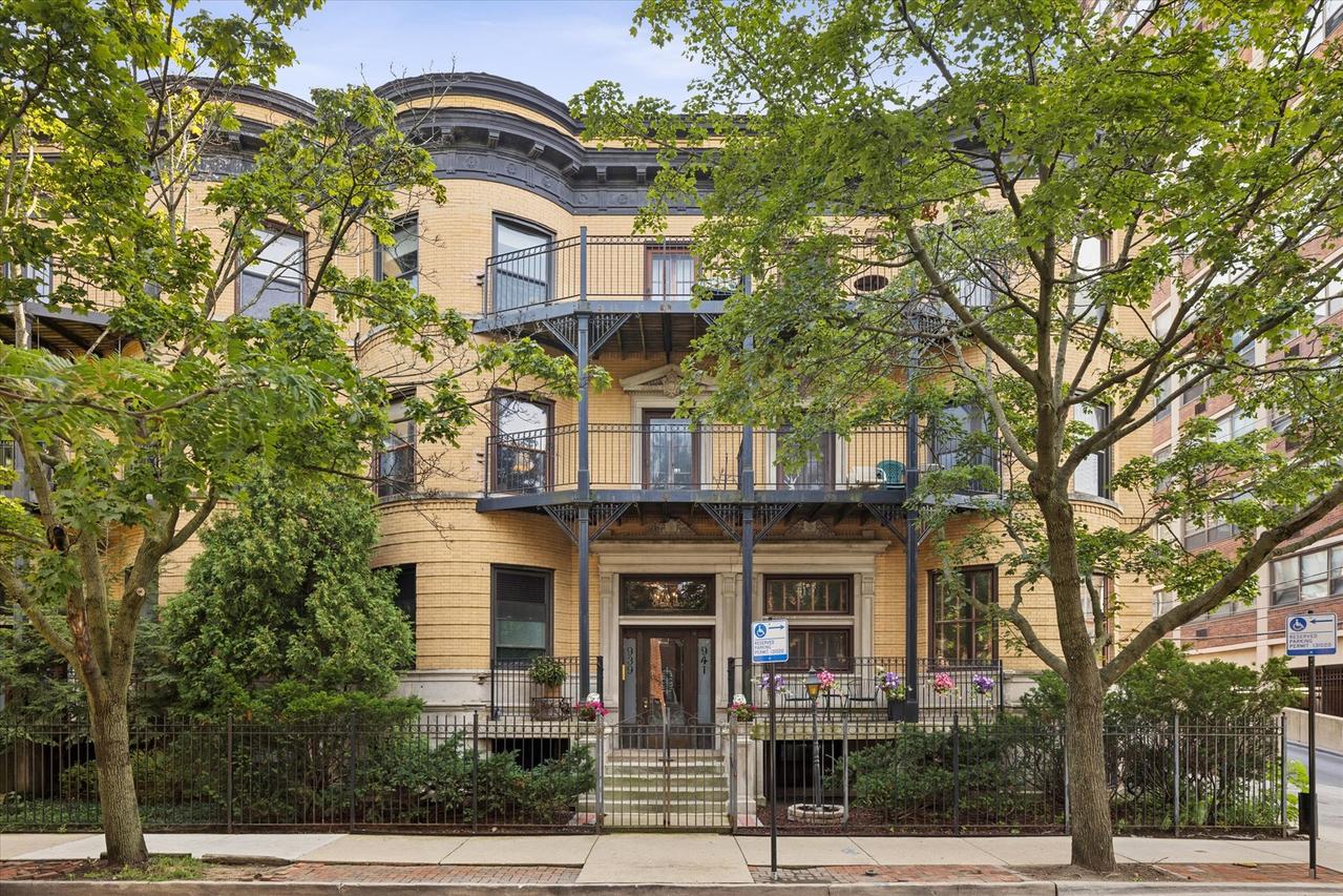 941 W Gunnison St. #1W, Chicago, IL 60640