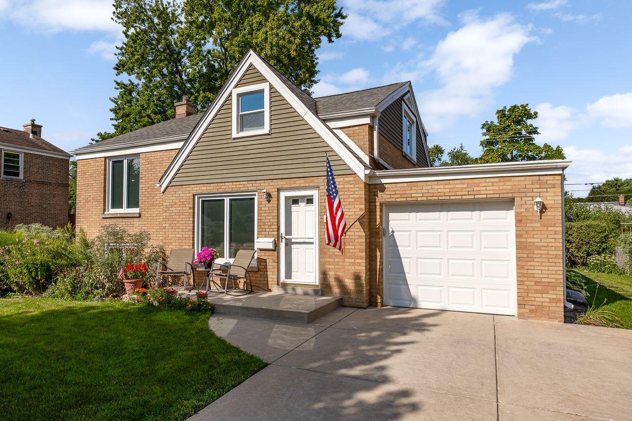 812 Kemman Ave., La Grange Park, IL 60526