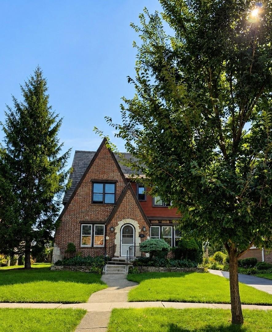 221 East Ave., Park Ridge, IL 60068